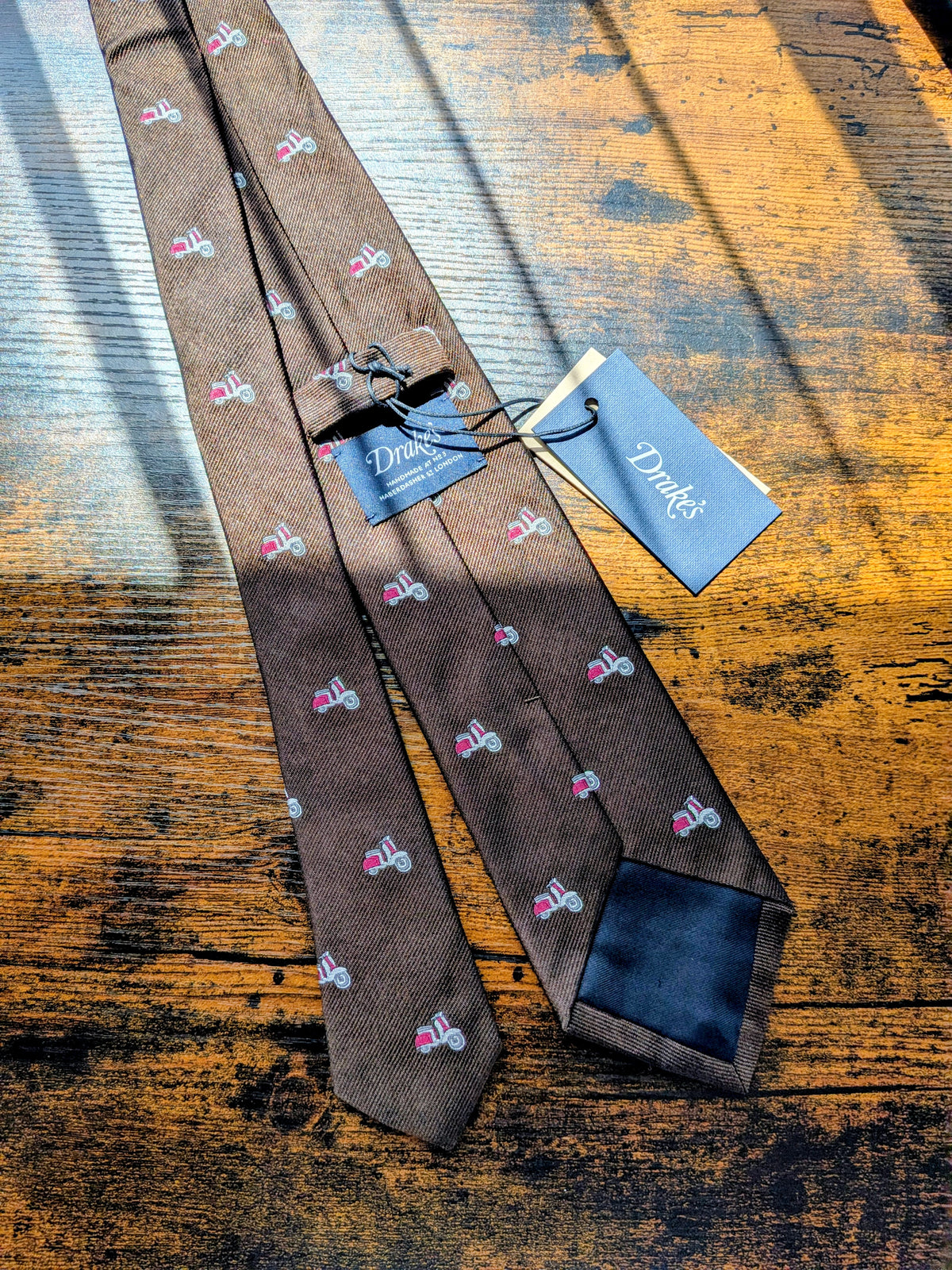 Drake's vespa motif handmade silk tie dark brown pink detail view 2