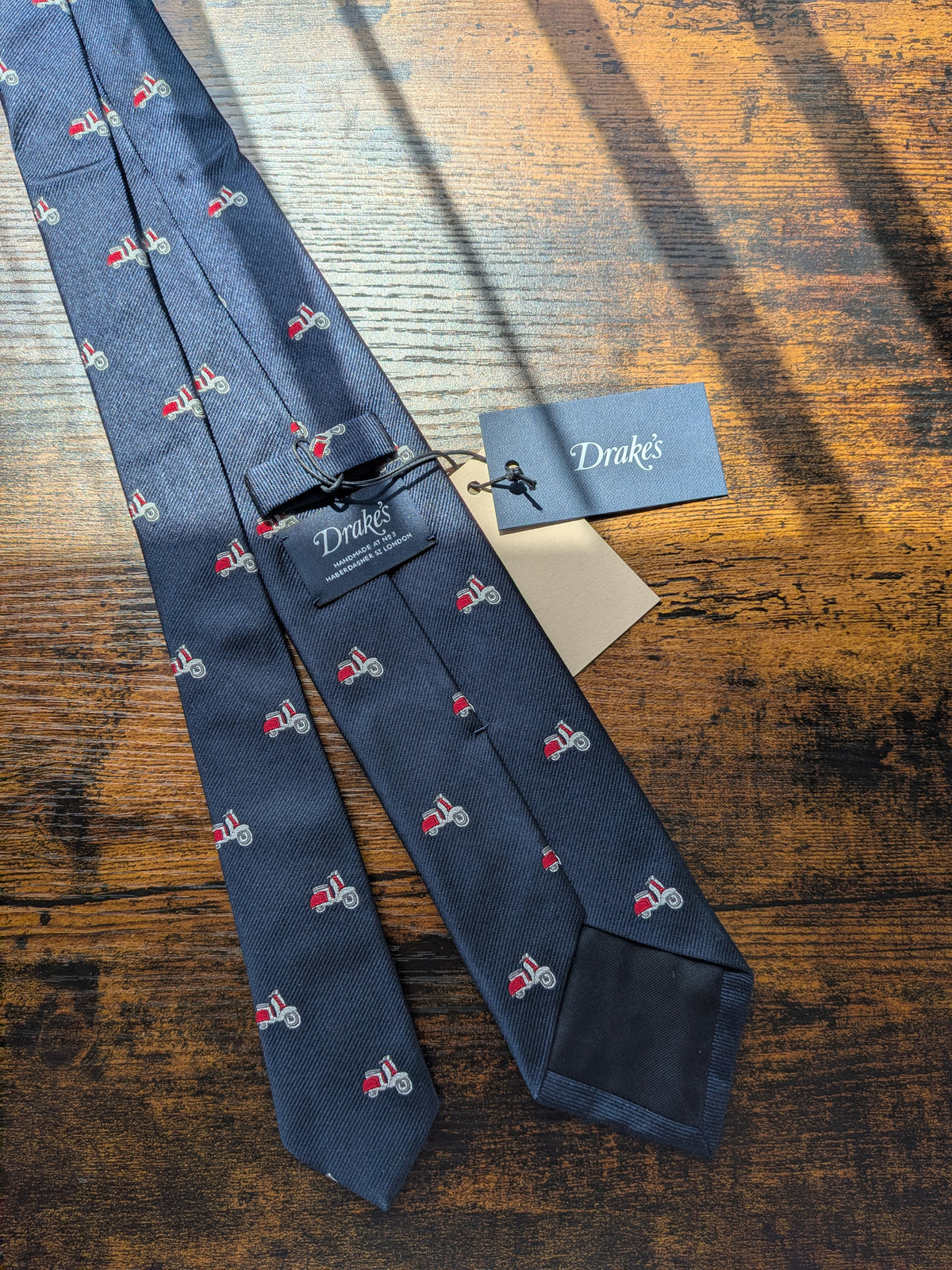 Drake's vespa motif handmade silk tie navy red detail view 2