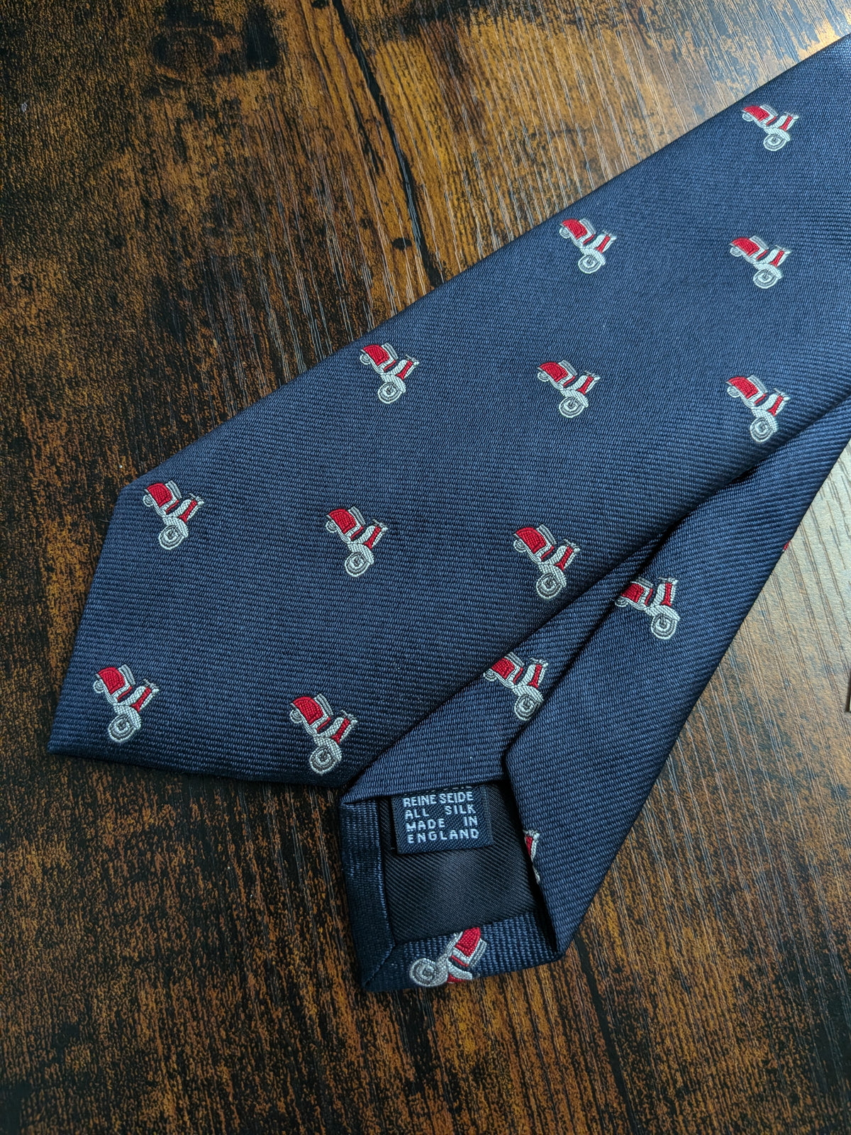 Drake's vespa motif handmade silk tie navy red detail view 3